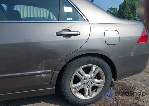 2006 Honda Accord 2.4 Ex z USA, uszkodzony, nr VIN 1HGCM56766A184058